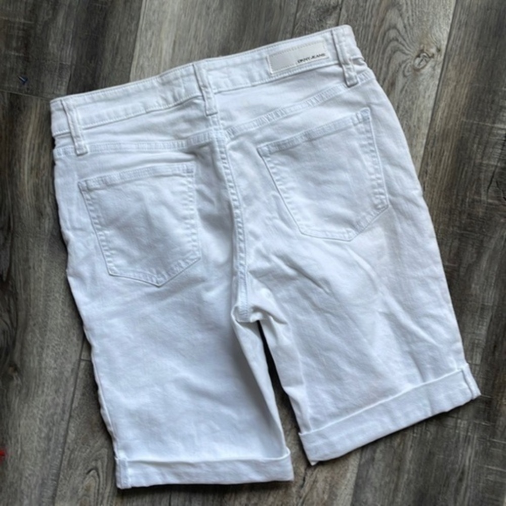 DKNY shorts white denim size 4 like new